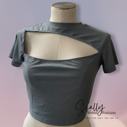 Delia crop top